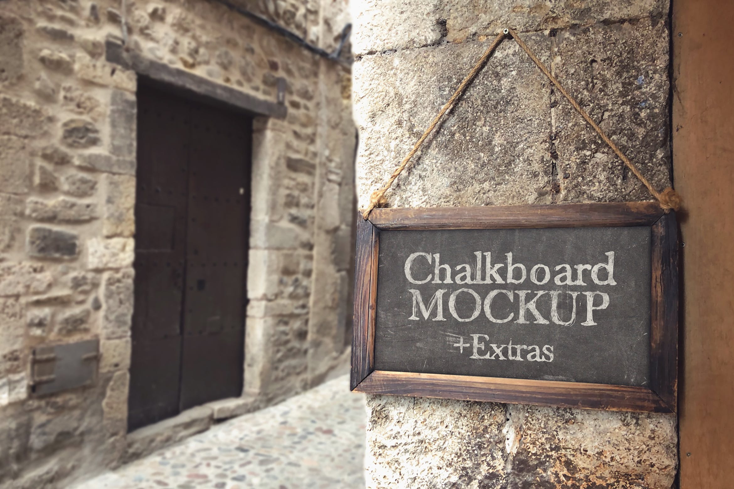 街道告示黑板牌设计效果图样机 Chalkboard on the Street插图