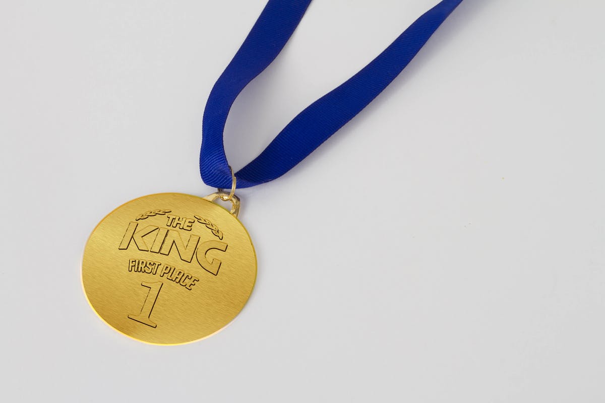 金奖章/奖牌样机设计模板 Golden Medal Mock Up插图