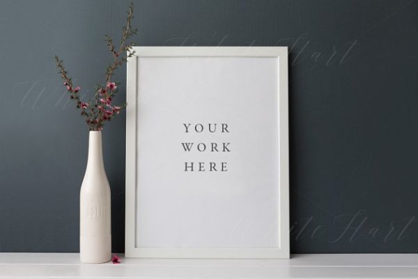 30×40暗色背景画册相框样机模板 30×40 dark background frame mock up