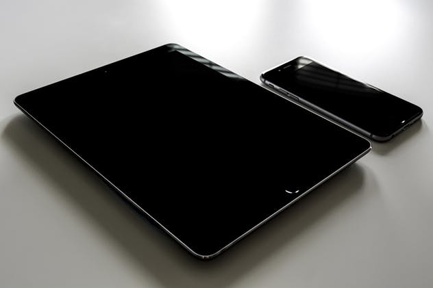 iPhone/iPad响应式设计展示设备样机 iPad iPhone Macbook Responsive Mock-Up Bundle插图(3)