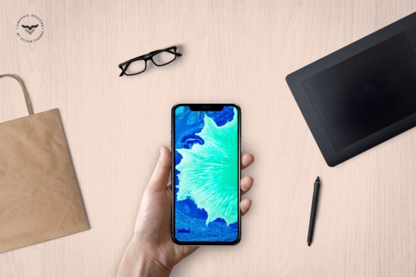 手持iPhone Xs手机实景屏幕预览样机模板 Mobile in Hand Mockups