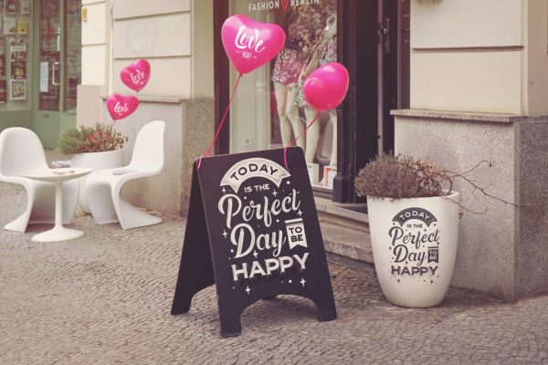 店铺促销门口折叠告示牌样机模板 Slate Mockup for Love