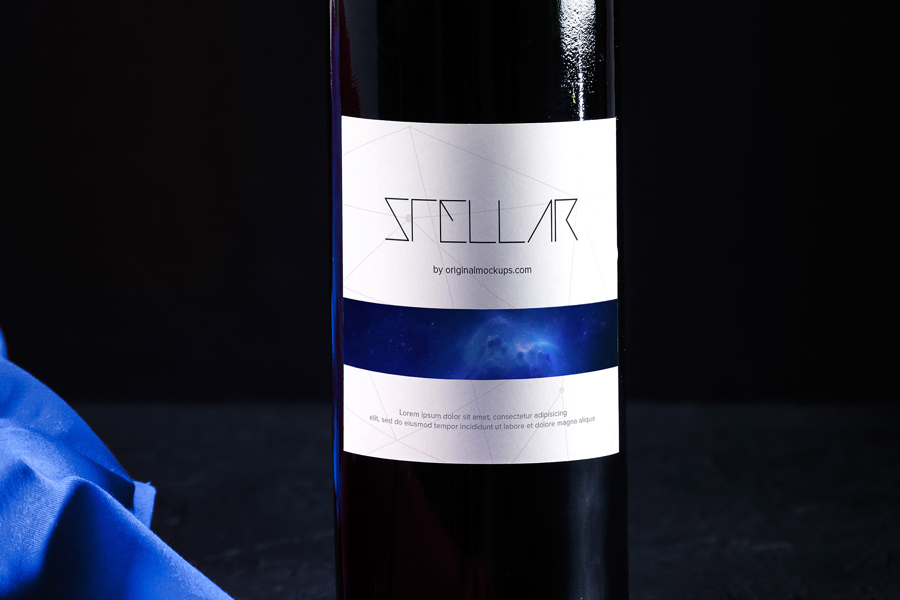 葡萄酒洋酒酒瓶外观标签设计样机09 Wine Bottle Mockup 09插图(1)