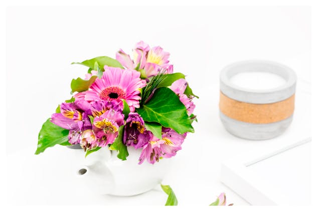 情人节主题白色画框架样机模板 White Frame Mockup – Valentines Day插图(5)