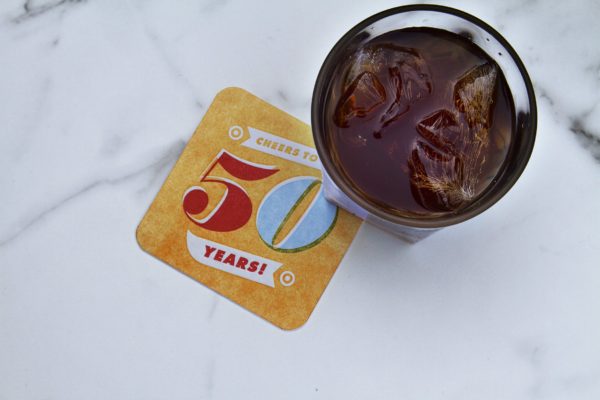 创意杯垫设计效果图样机 Drink Coaster Mockup