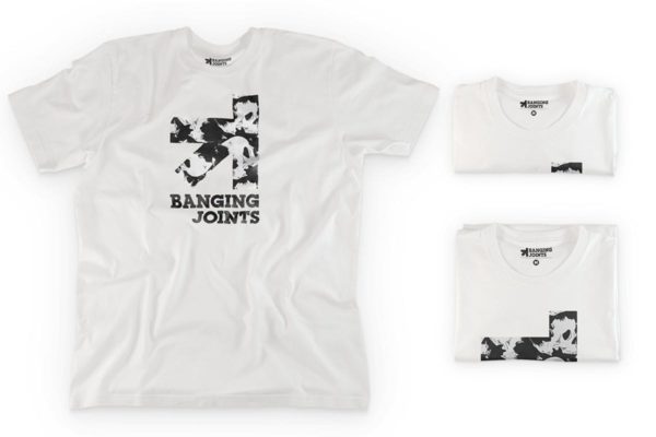 时尚白色皱纹T恤服装样机 White T-Shirt Presentation Mockup