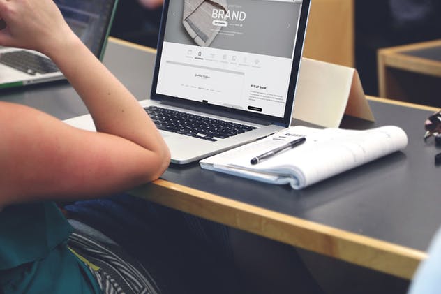 笔记本电脑Macbook设备样机模板 Laptop Macbook Display Mock-Up插图(4)