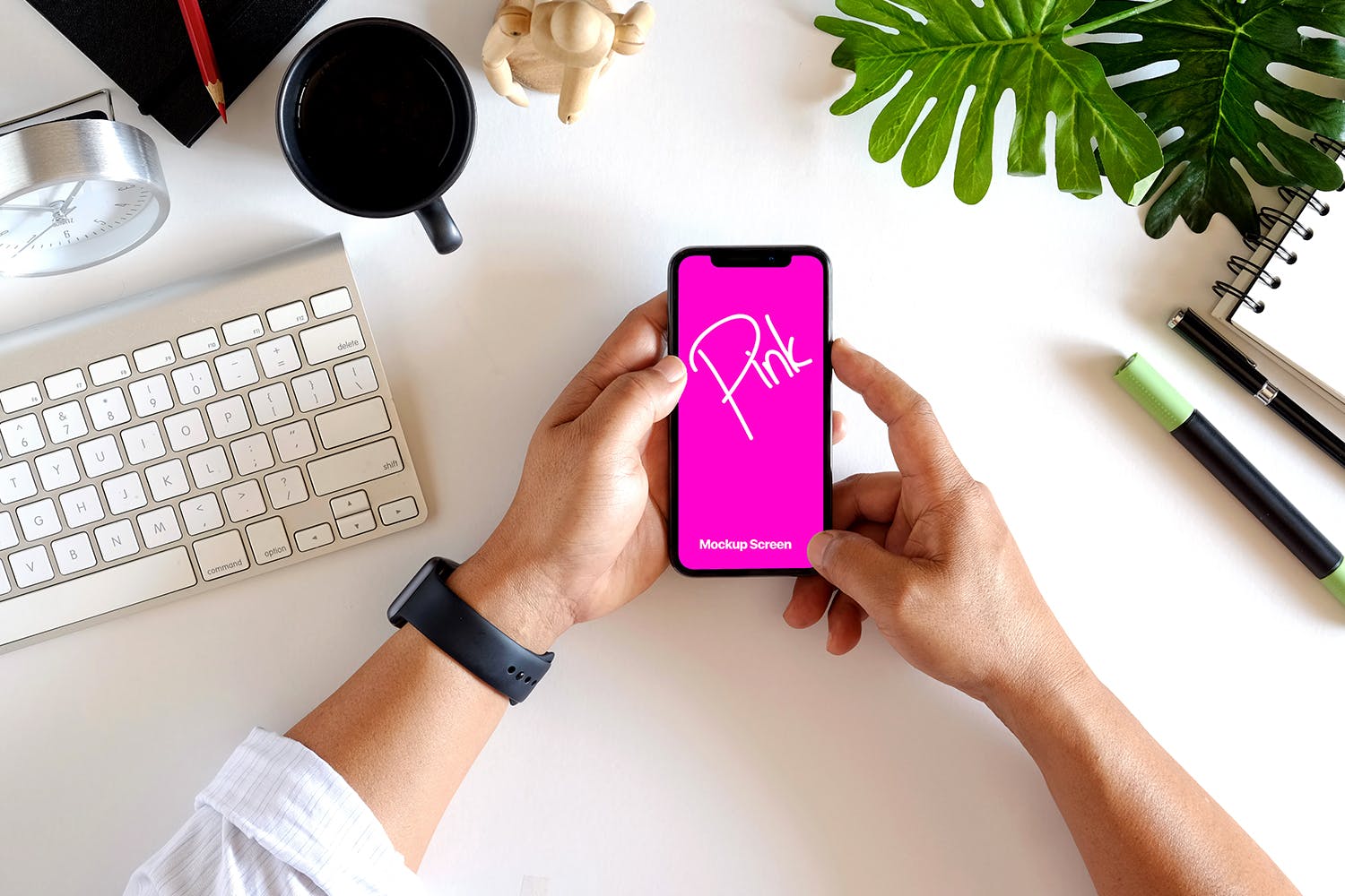 办公场景手持iPhone 11 Pro手机屏幕预览样机 iPhone 11 Pro On Hand Mockup插图(1)