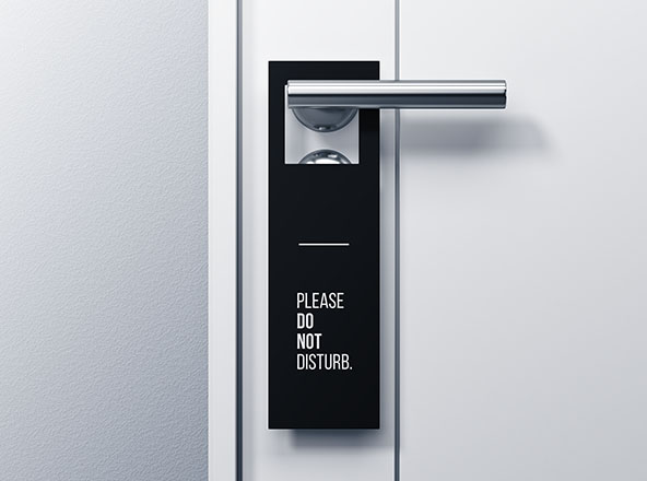 酒店创意门把手挂牌设计效果图样机模板 Door Hanger Mockup