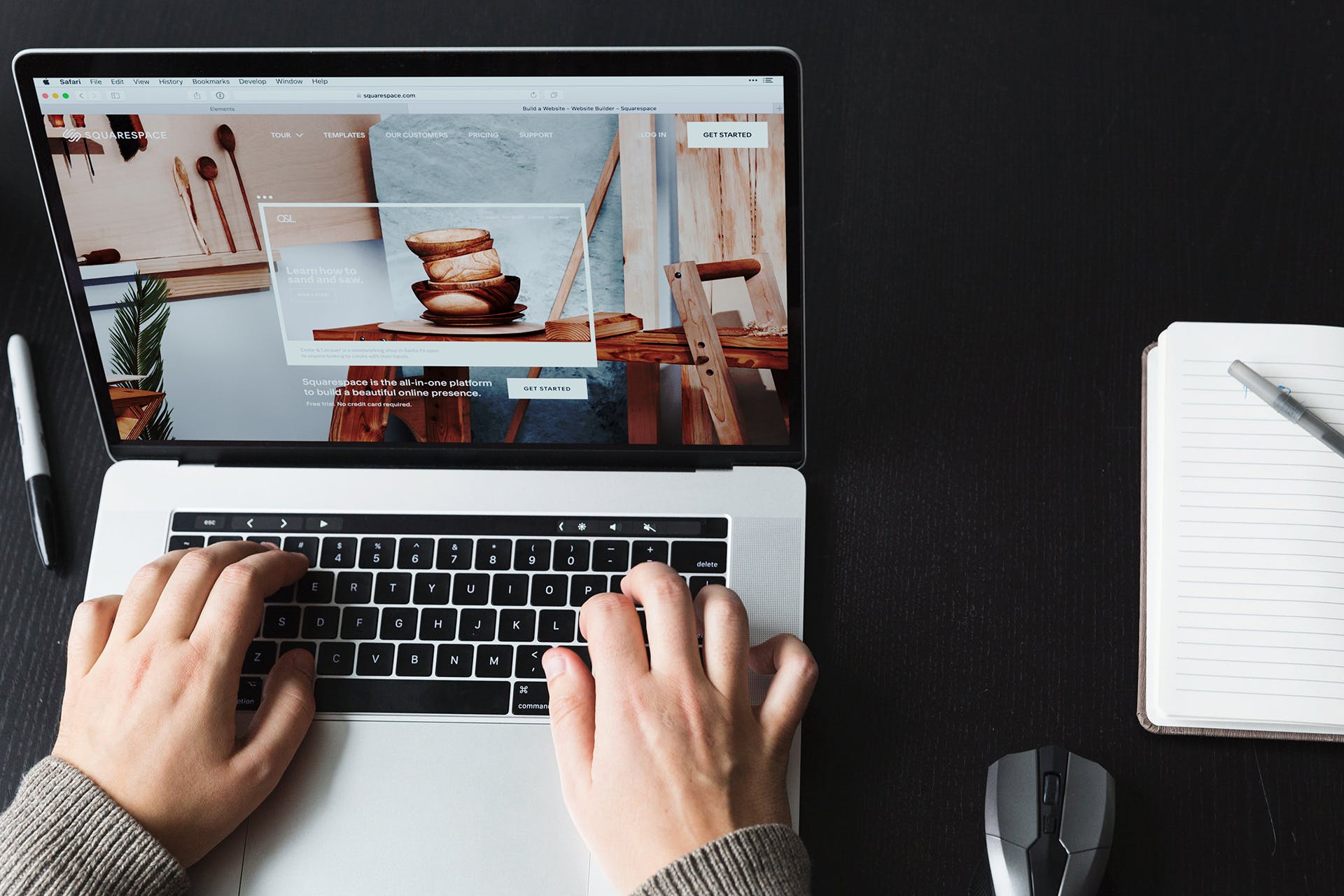 MacBook Pro实景拍摄屏幕预览样机v6 Macbook Mockup Vol 06 – New Touch Bar插图(4)