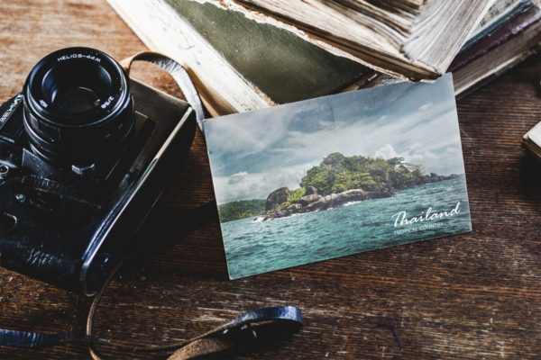 4款复古风格明信片设计样机模板 4 Vintage Postcard Mock-up