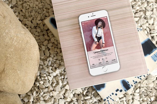 iPhone现实场景APP应用界面设计样机模板 Hand Held Devices Mock-Up插图(7)