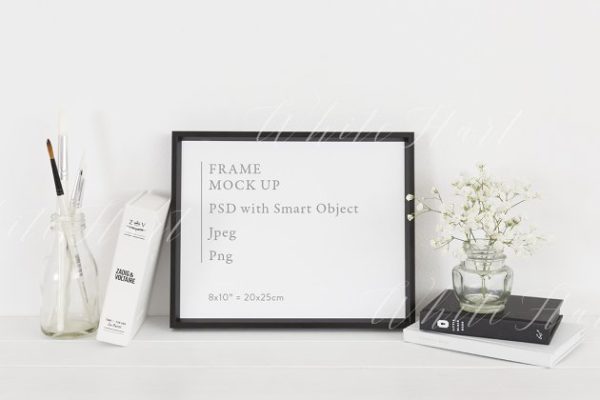 书桌场景照片相框样机模板 8×10" landscape frame mock up