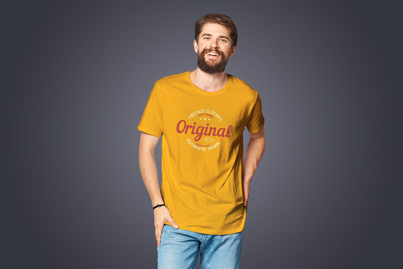 圆领T恤印花设计模特上身效果预览样机07 Crew Neck T-Shirt Mockup 07插图(2)