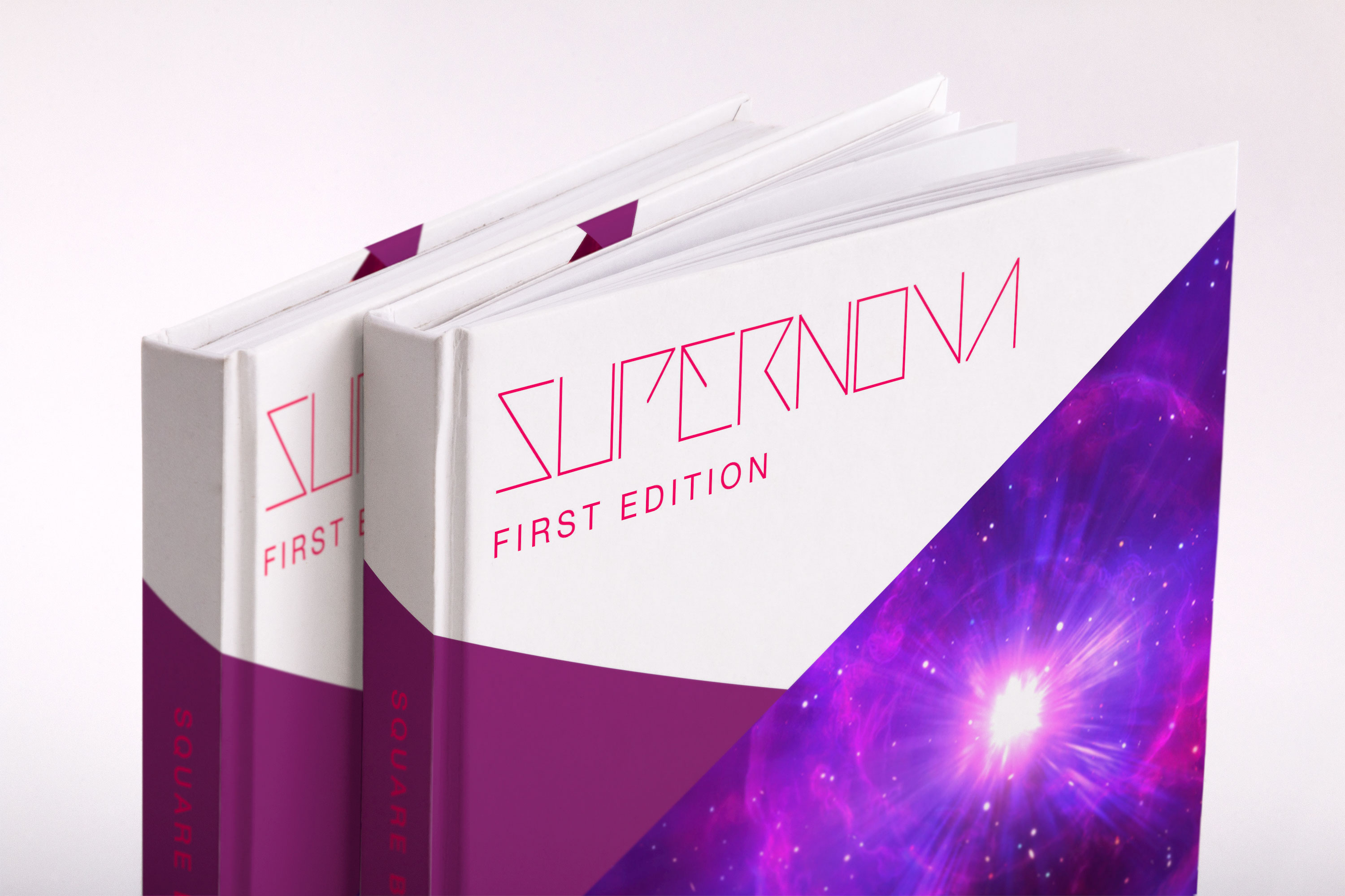 精装图书封面版式设计图PSD样机模板04 Hardcover Small Square Book PSD Mockup 04插图