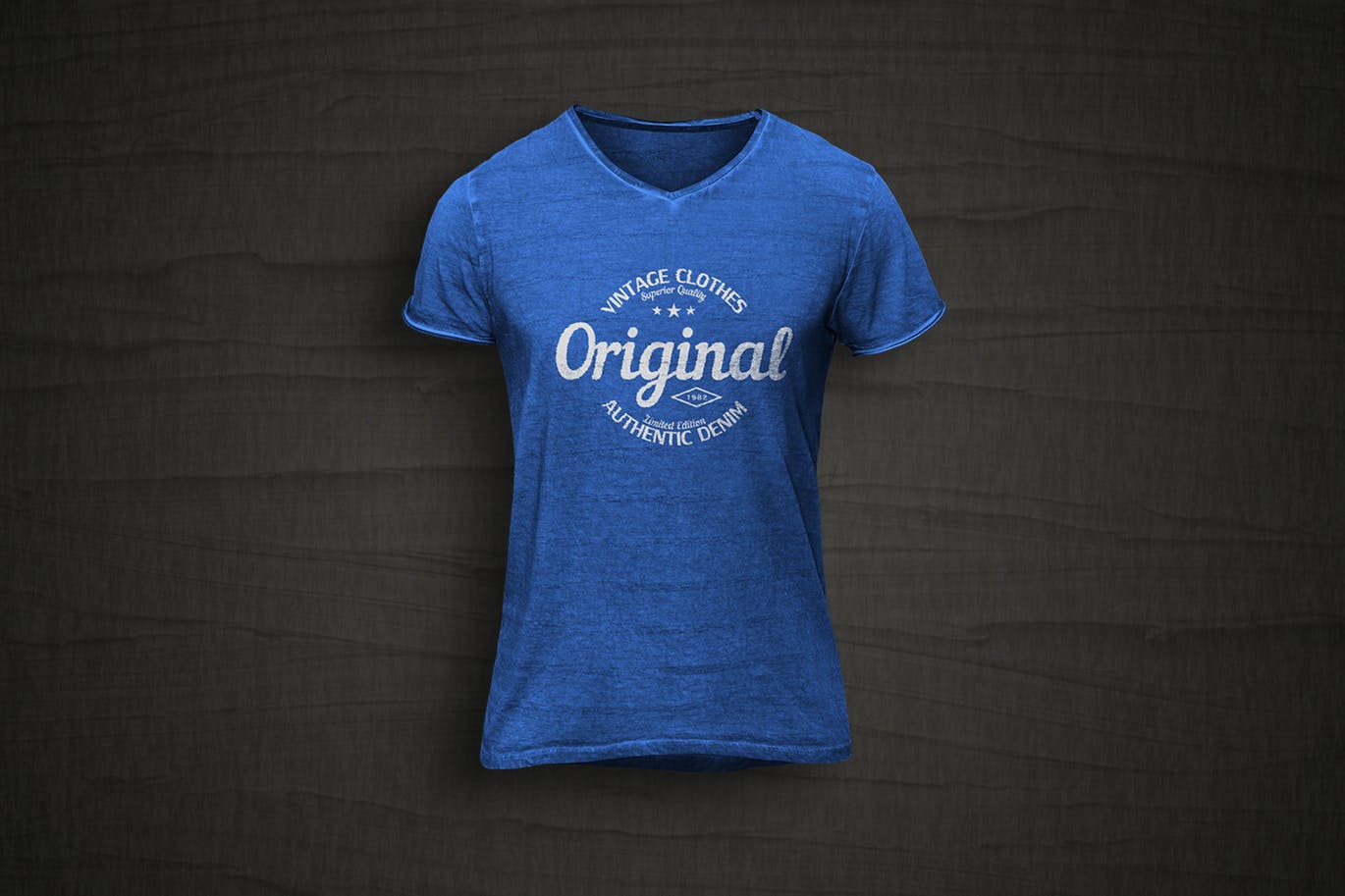 V领T恤设计模特上身效果预览样机模板 V-Neck T-Shirt Mockup插图(1)
