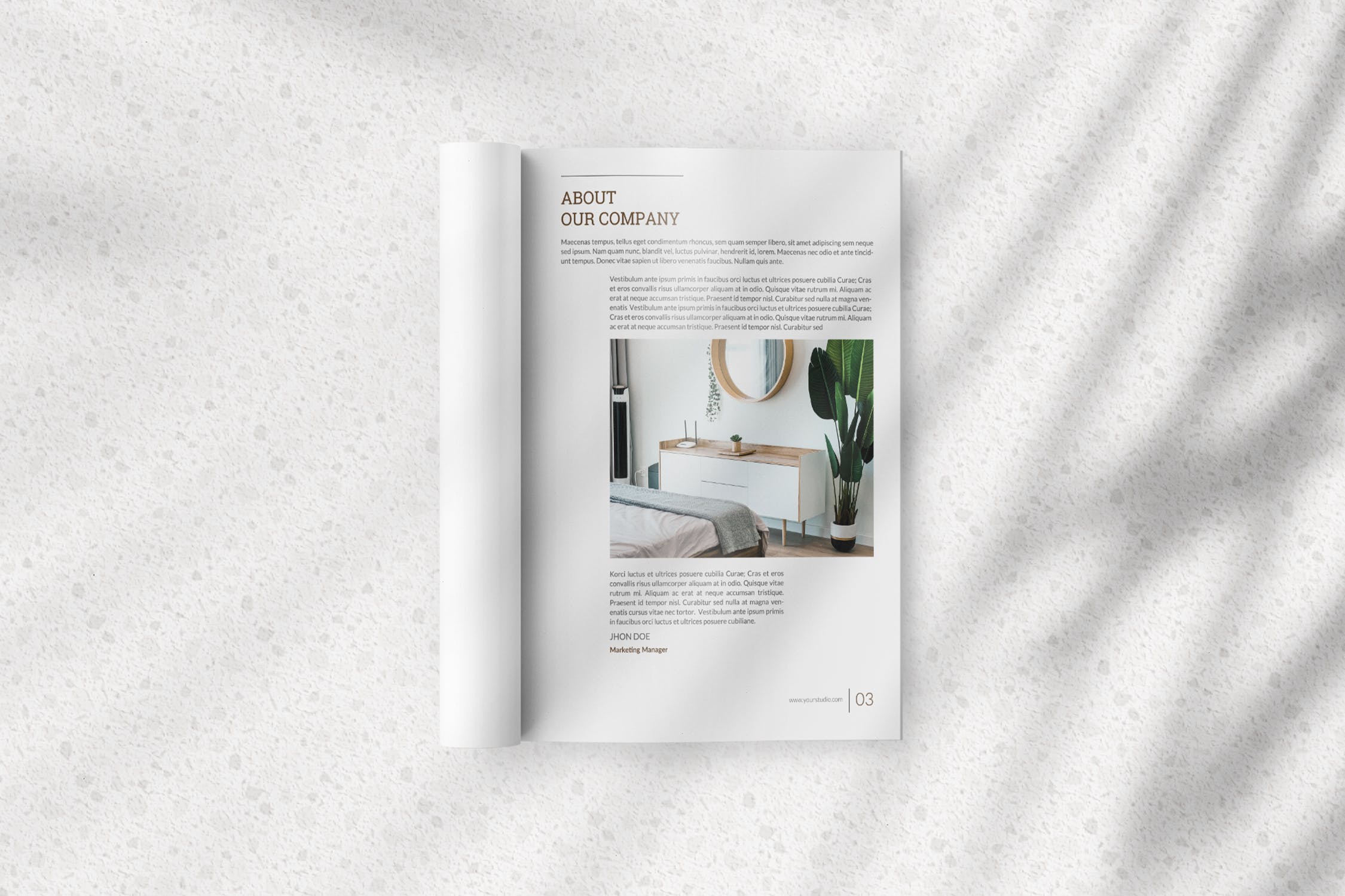 杂志封面封底设计效果图样机素材库精选 Magazine Mockup with Realistic Natural Shadow插图(1)