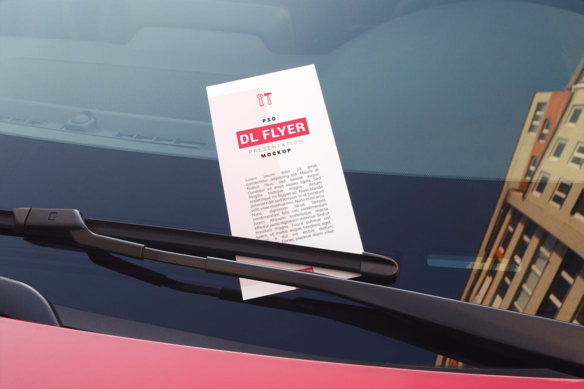 手持DL传单设计效果预览样机模板 DL Flyer In Hand Mockup插图(5)