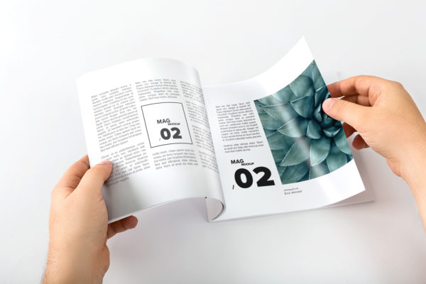 方形杂志内页版式设计样机模板 Square Magazine Opening Mockup