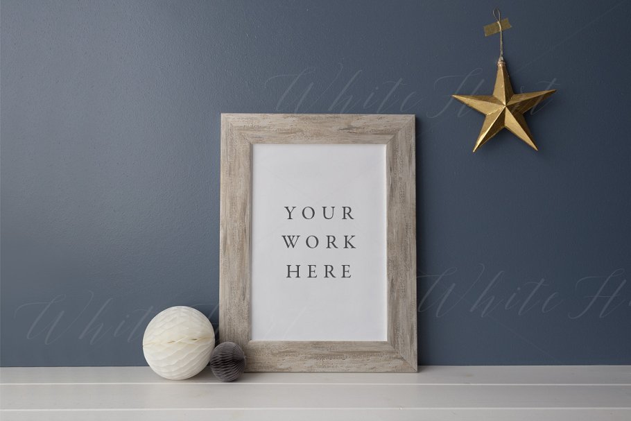 时尚蓝色背景圣诞系列相框样机模板 Trendy Blue Christmas frame mock up插图