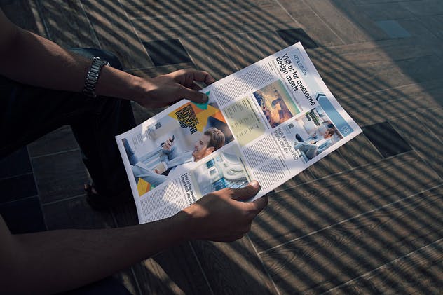 新闻报刊排版设计效果图样机模板 Newspaper PSD Mockups插图(1)