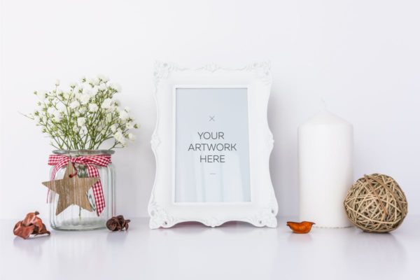 蜡烛＆鲜花装饰白色画框样机 White Frame Mockup with Candle &amp; Flowers