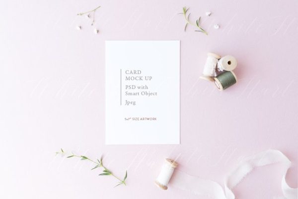 春季系列粉色背景便签便条模板 5×7 card mock up on pink background