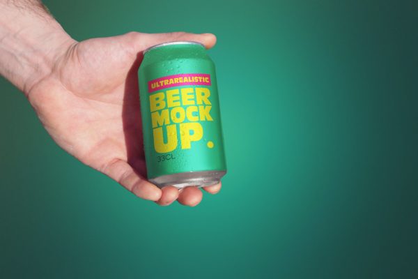 手持啤酒易拉罐外观设计效果图素材库精选 Clean Hand Beer Can Mockup