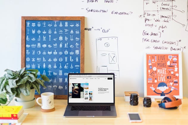 苹果MacBook Pro笔记本电脑样机模板 Macbook Touch Bar Mockup Laptop Website Workplace插图(1)