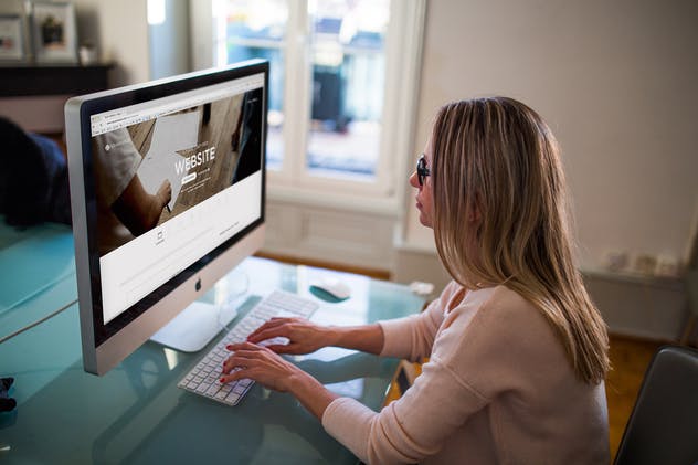 iMac一体机网站UI设计展示样机模板 iMac Screen Display Mock-Up插图(1)