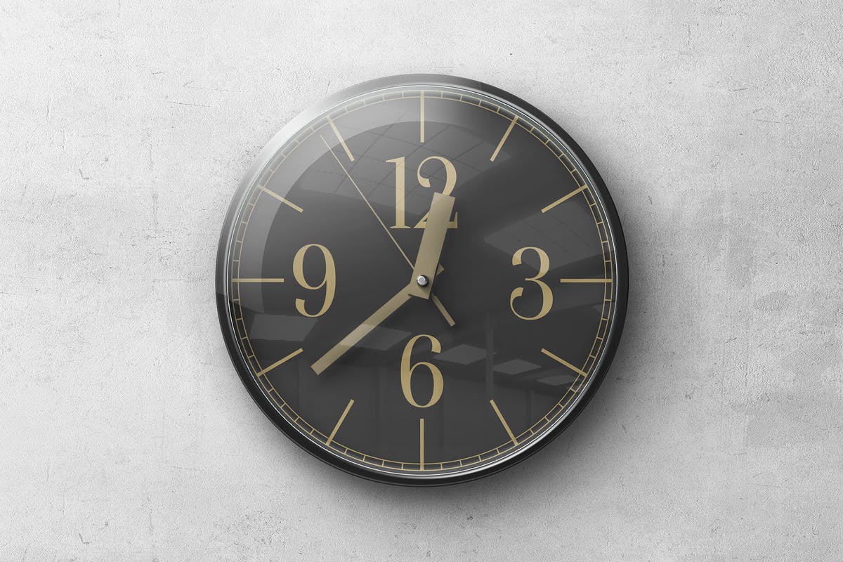 逼真圆形传统指针挂钟样机 Wall Clock Mockup插图