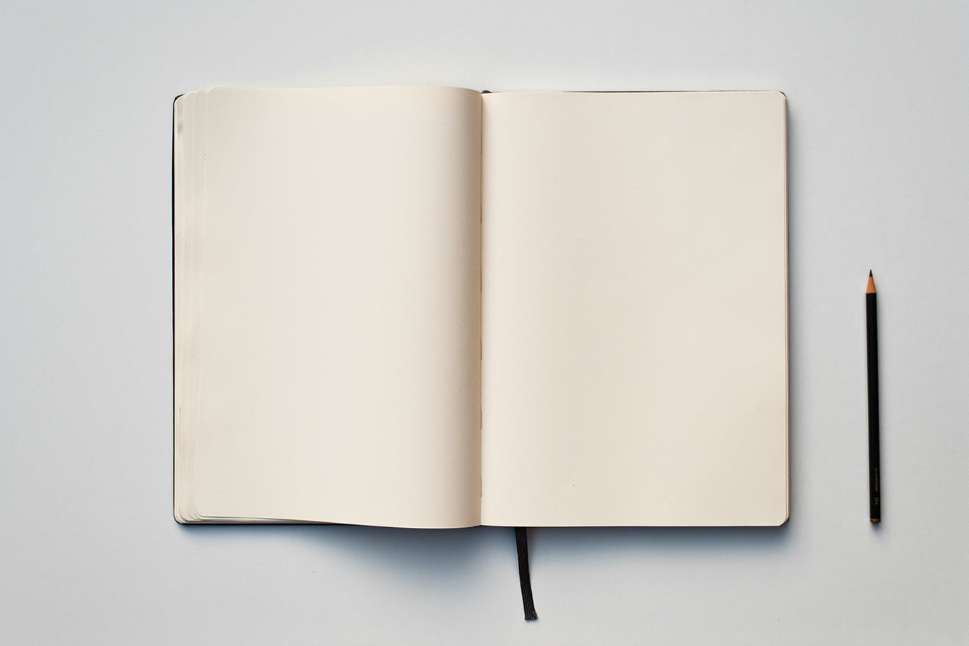 素描本内页设计/艺术作品展示顶视图样机素材库精选 Sketchbook Mockup Top View插图(1)