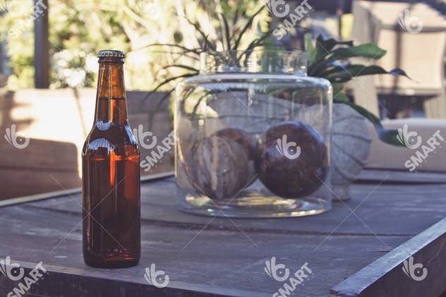 福门特拉岛休闲俱乐部场景啤酒瓶设计样机 Formentera Lounge Club插图(2)