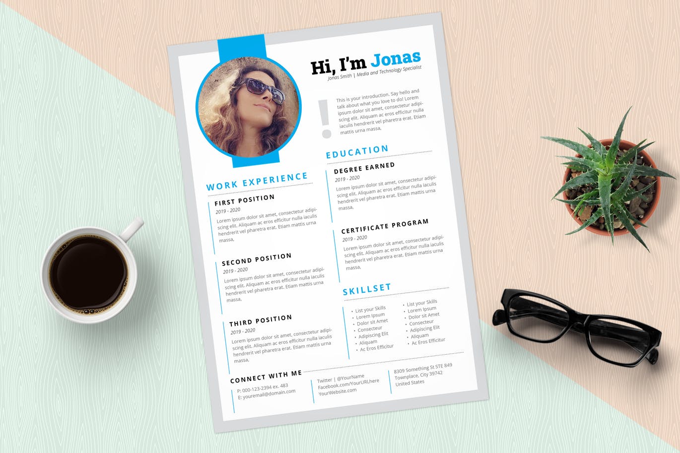 经典蓝色设计风格InDesign简历模板 InDesign Resume Template (Blue)插图