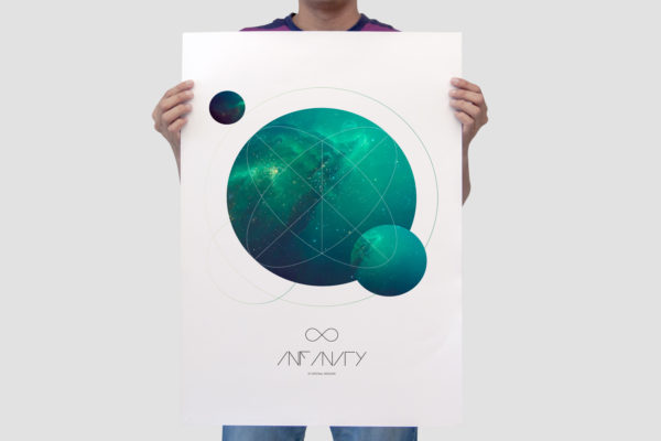 手持大幅海报设计制作预览样机模板3 Poster Mockup 3