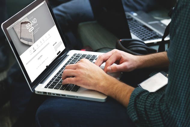 笔记本电脑Macbook设备样机模板 Laptop Macbook Display Mock-Up插图(3)