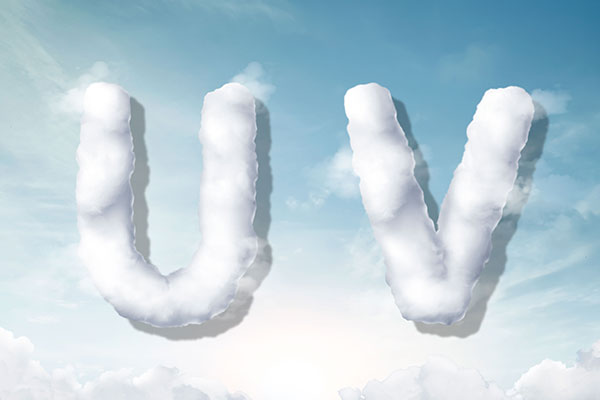 字母“UV”蓝天背景白云英文艺术字体素材库精选PSD素材