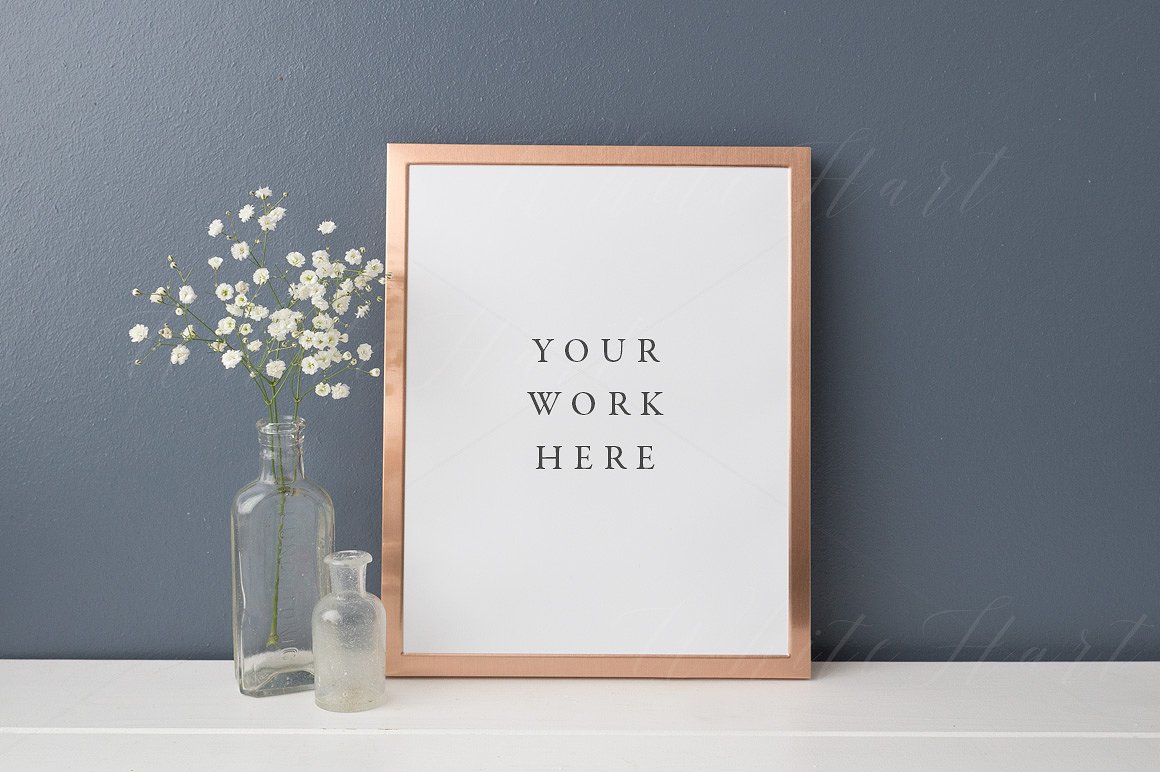 灰黑墙体背景室内相框画框样机 Dark wall copper frame mock up 8×10"插图