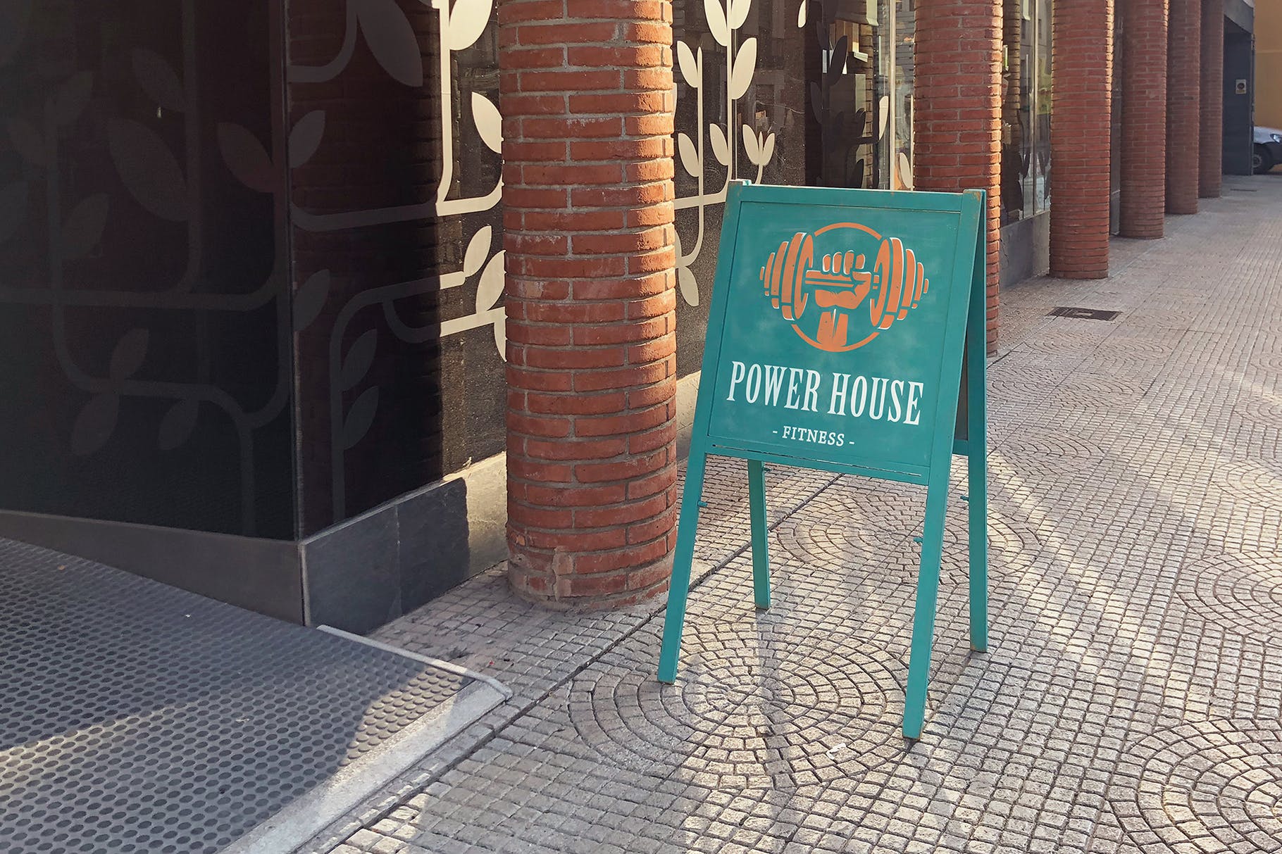 店铺可折叠促销活动告示牌样机模板 Blue Slate Mockup插图(2)