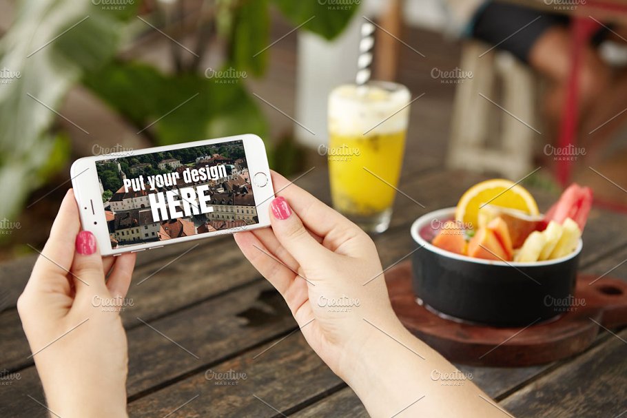 手持iPhone手机样机模板 iPhone Mockups插图(1)