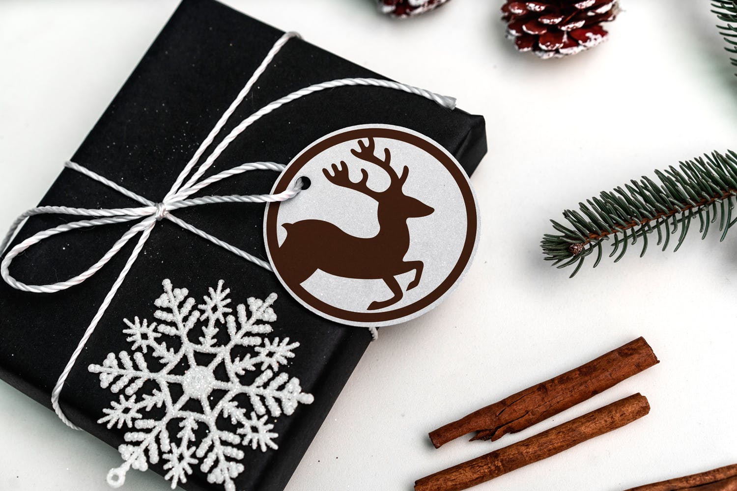 飞行驯鹿图形Logo设计模板 Flying Reindeer Logo插图(1)