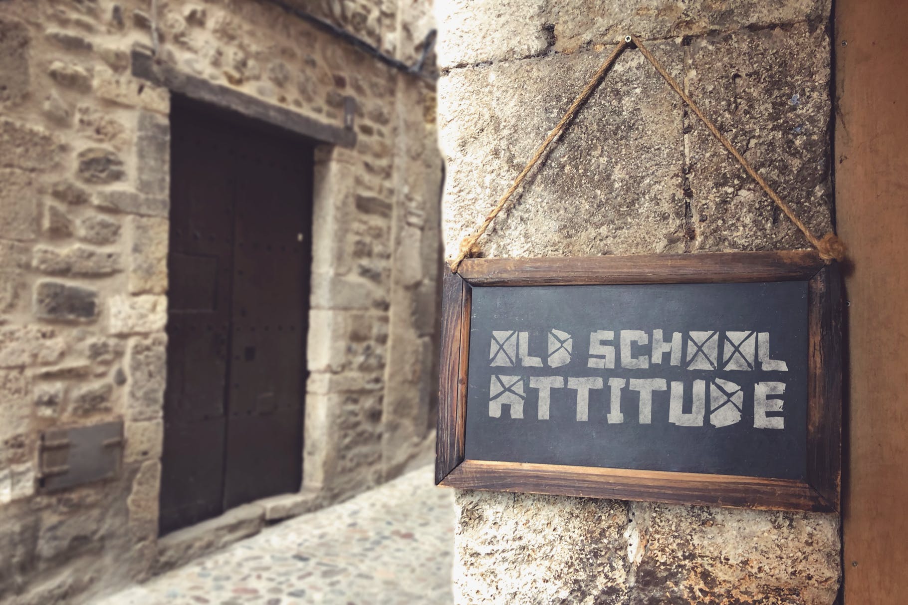 街道告示黑板牌设计效果图样机 Chalkboard on the Street插图(1)