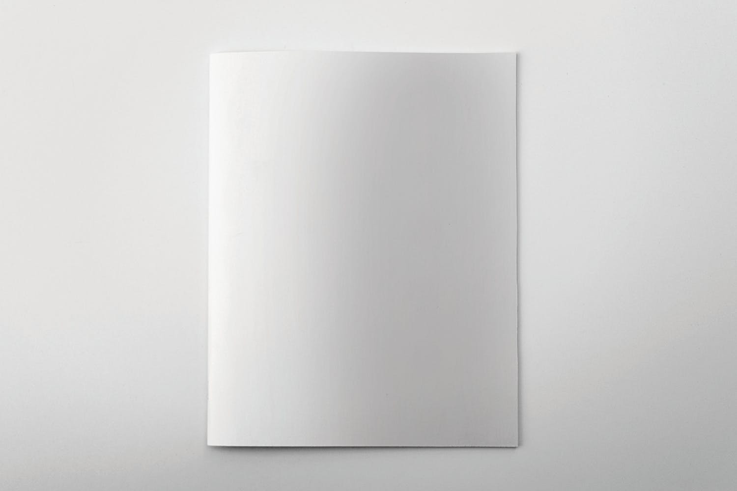 美国信纸规格宣传册顶视图样机素材库精选 US Letter Cover Brochure Mockup Top View插图(1)