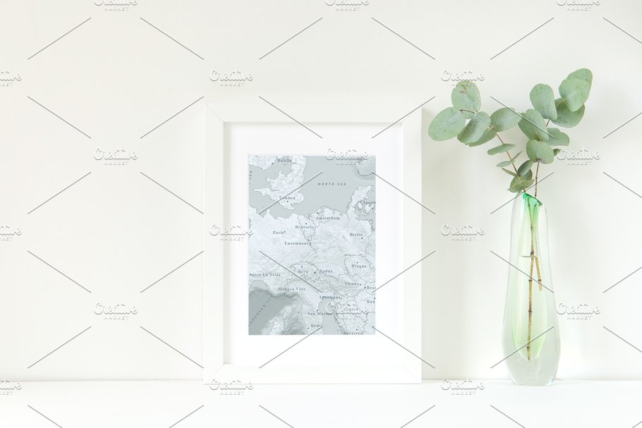 白色框相框样机模板 White frame mockup插图(1)