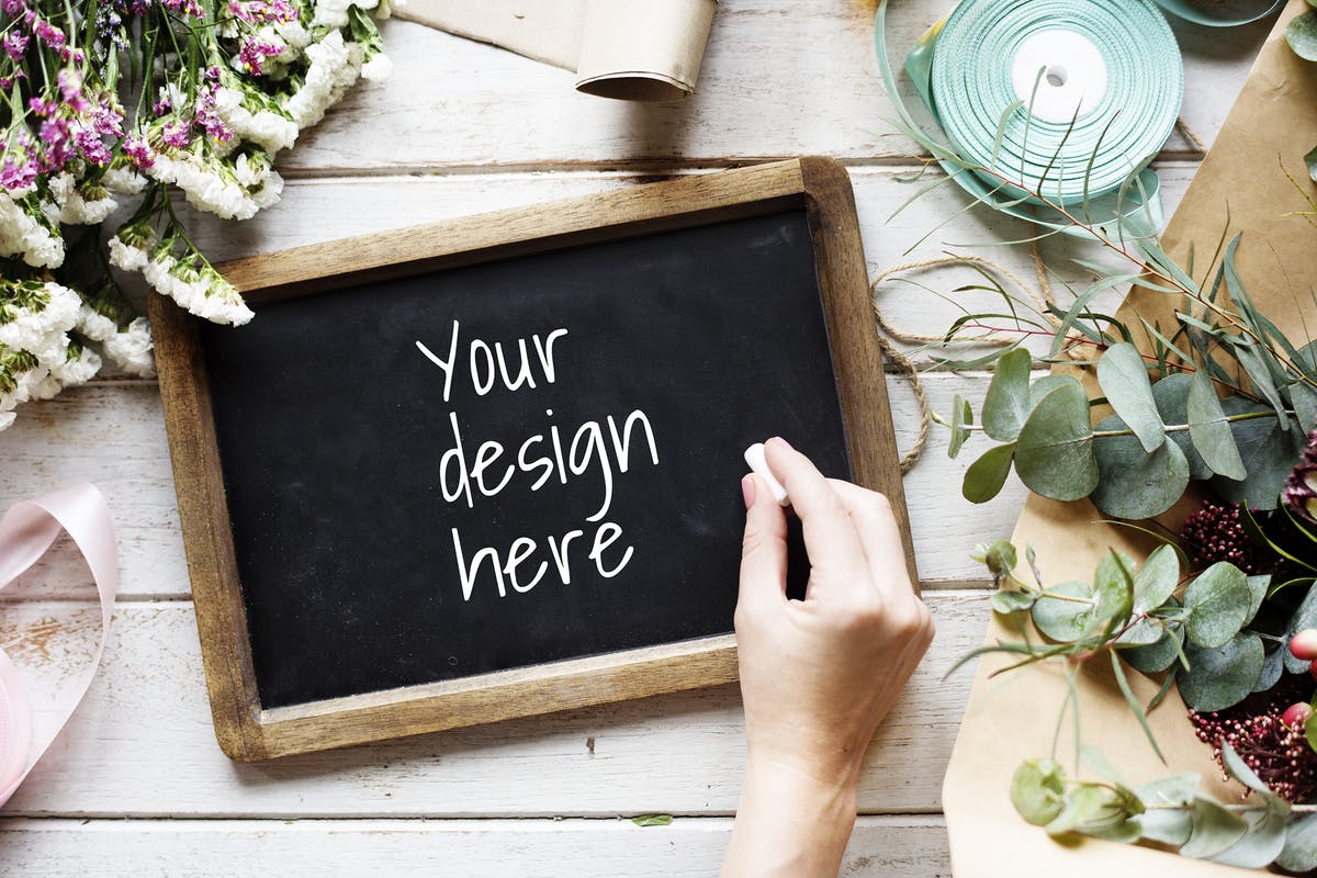 迷你小黑板设计展示样机模板 Blackboard Design Mockup插图