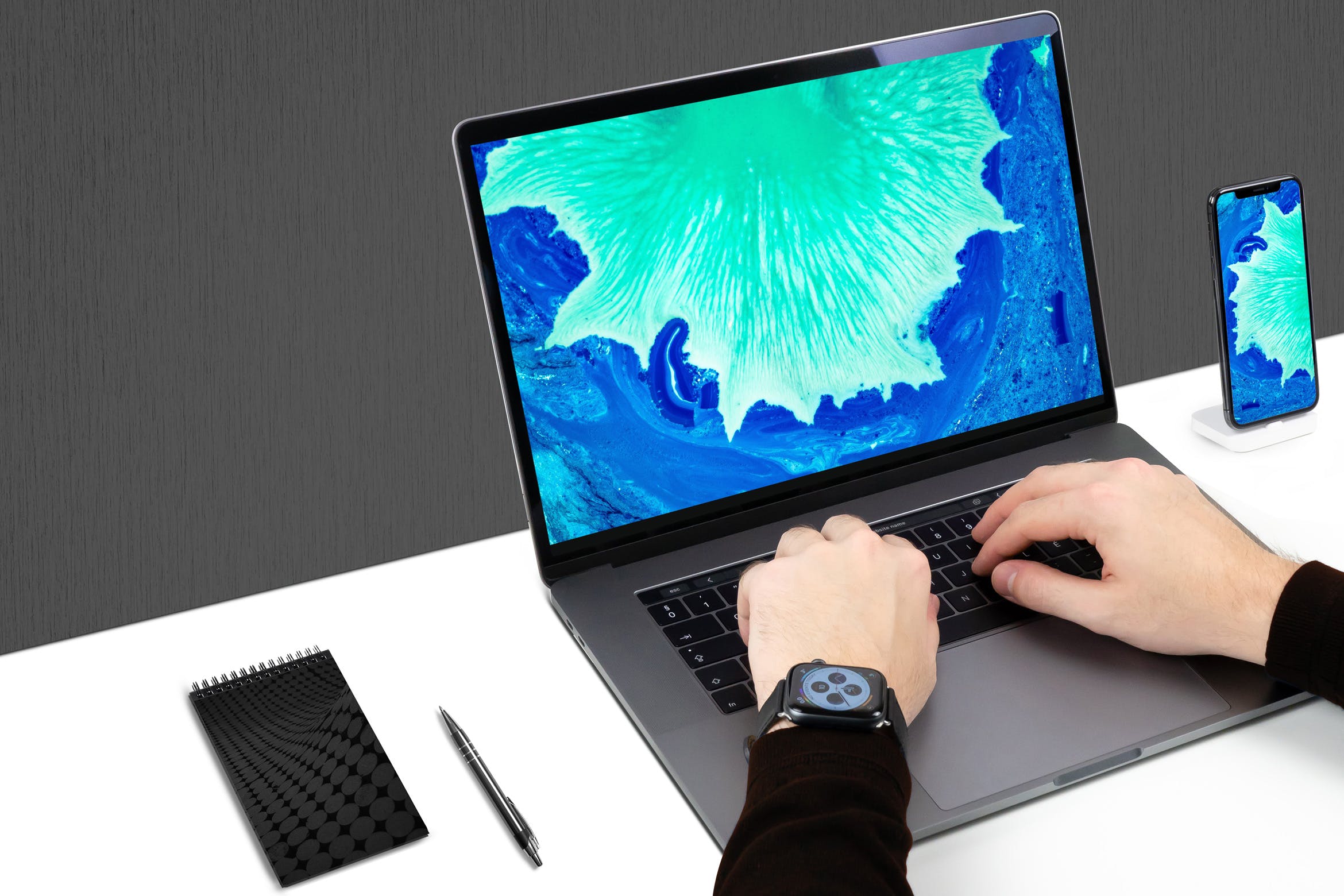 MacBook Pro ＆ iPhone设备屏幕预览样机模板 Laptop & Mobile Mockups插图