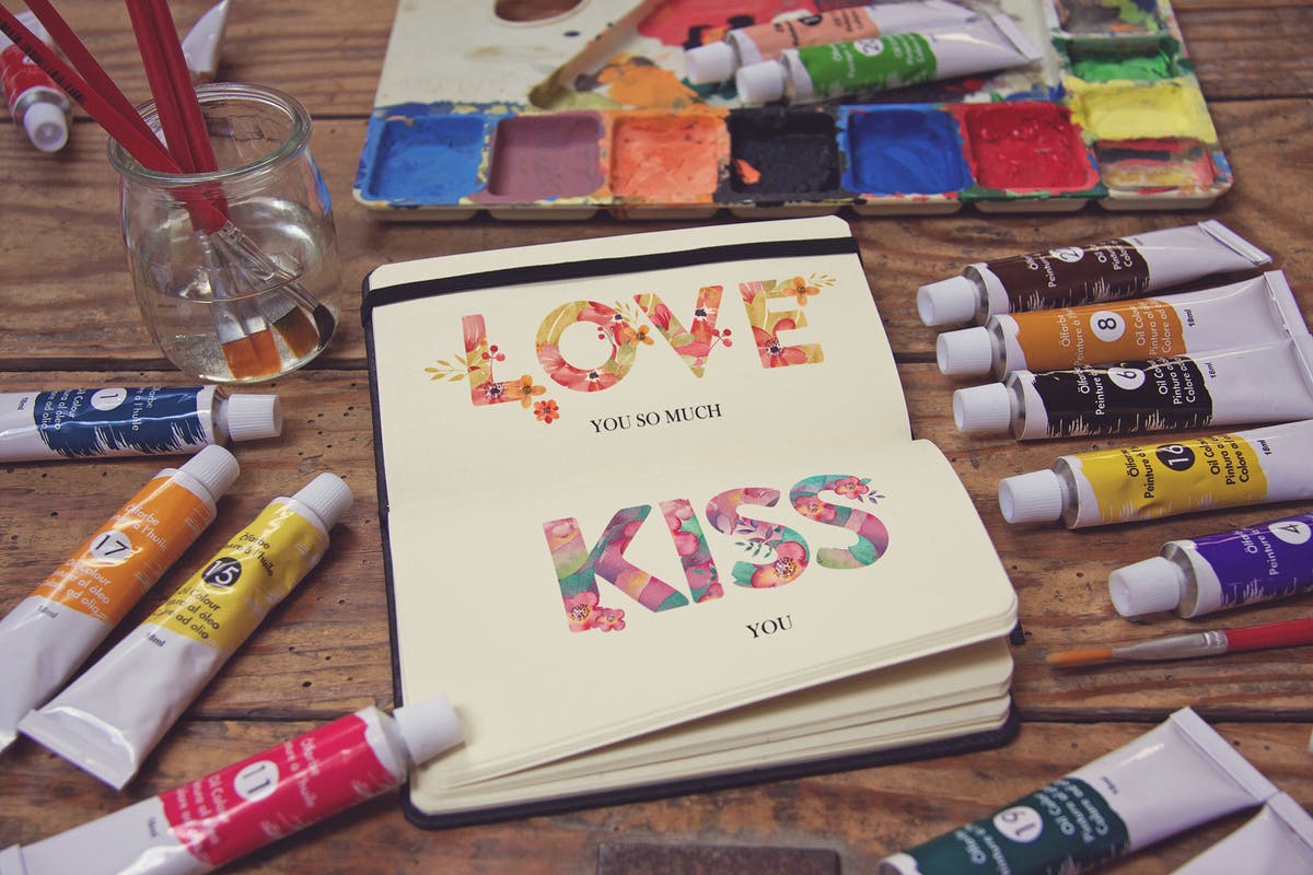 水彩画创作画室场景袖珍笔记本样机模板v3 Pocket Notebook View插图