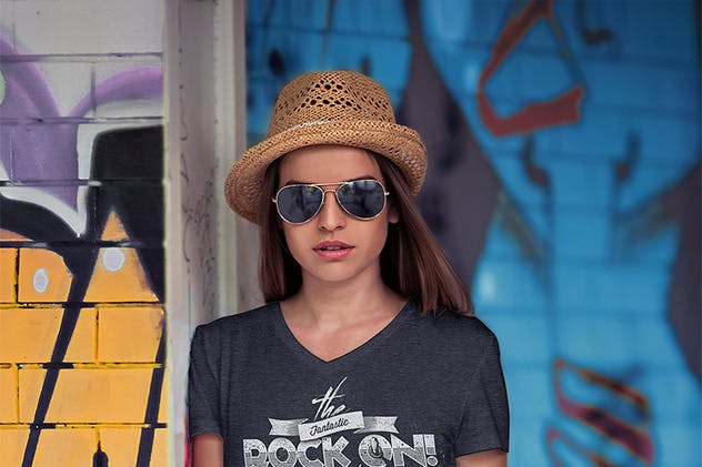 时尚服装V领T恤样机 V-Neck T-Shirt Mock-Up插图(2)