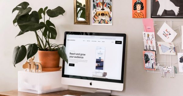 现代办公室场景iMac一体机电脑屏幕预览素材库精选样机模板v7 iMac Display Mock-Up Workplace Scene Vol 7