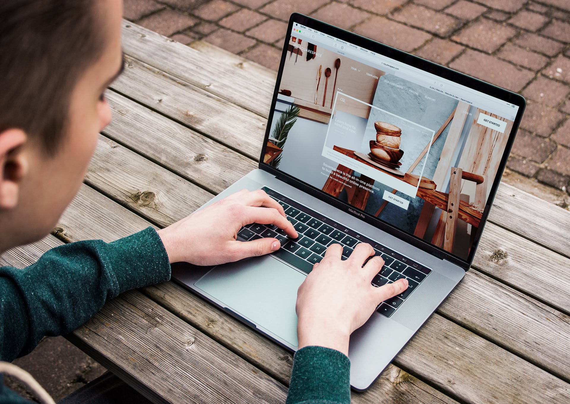 MacBook Pro实景拍摄屏幕预览样机v6 Macbook Mockup Vol 06 – New Touch Bar插图(3)